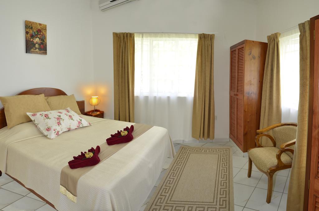 Ixora Villa Anse Royale Room photo